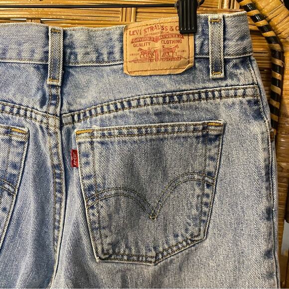 Women’s vintage Levi's 550 Light Blue relaxed tapered fit denim Jeans Y2K 12 - Picture 8 of 8